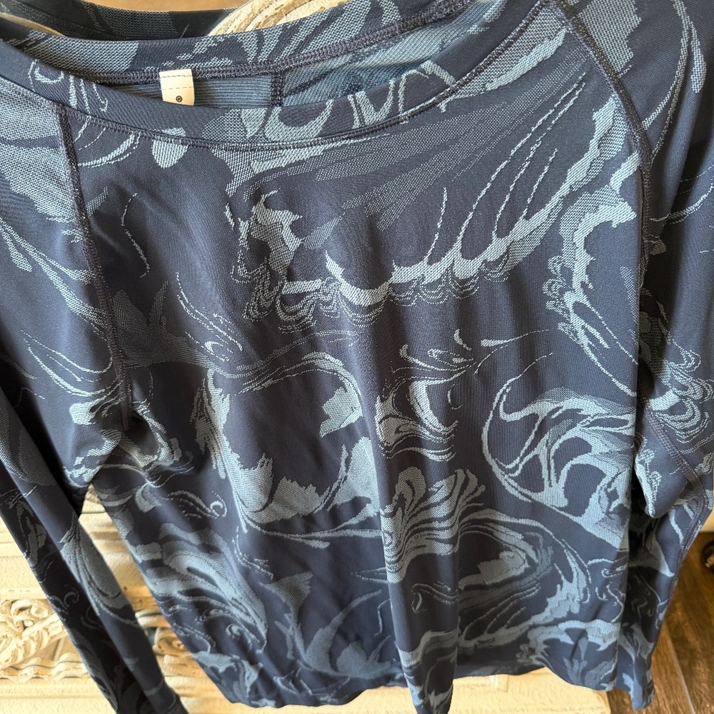 Athleta Long Sleeve Workout Top Size Large